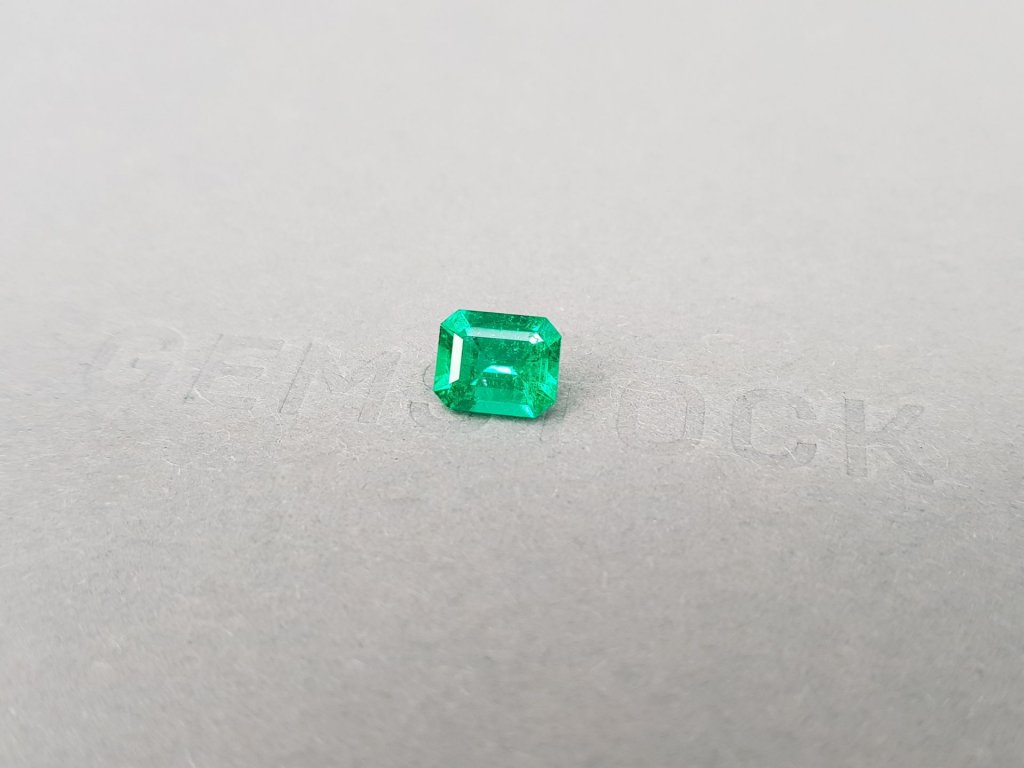 Vivid Green emerald 1.14 carats, Colombia Image №2