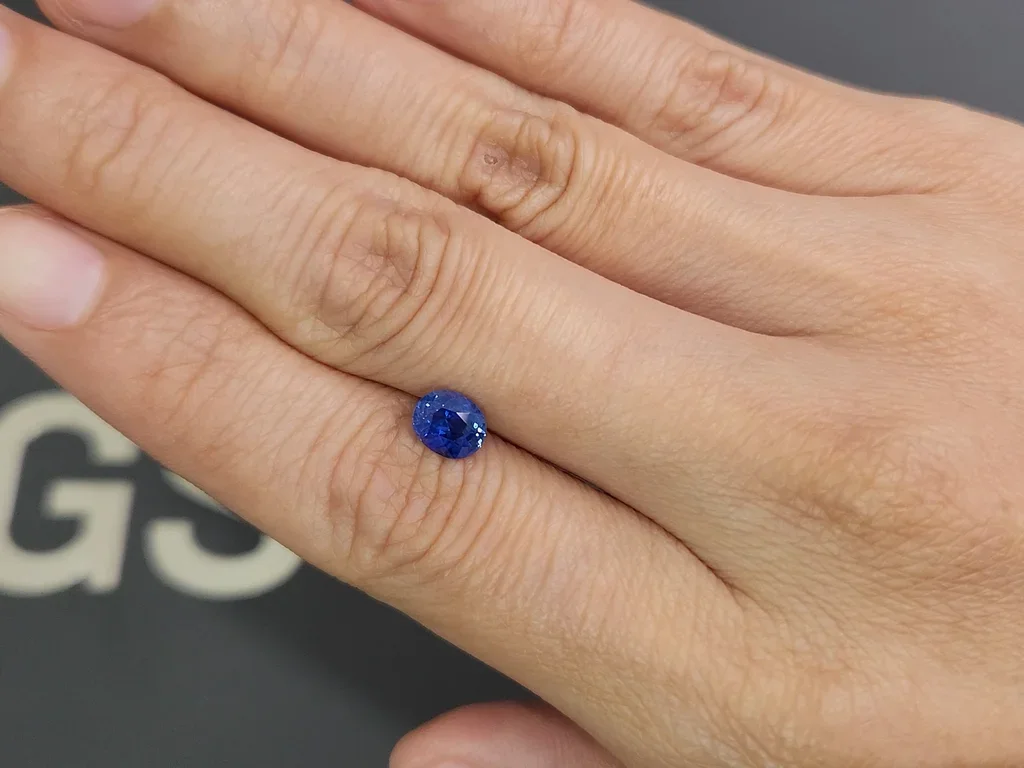 Zafiro azul aciano de talla ovalada sin calentar de 1,15 carats, de Sri Lanka Image №2