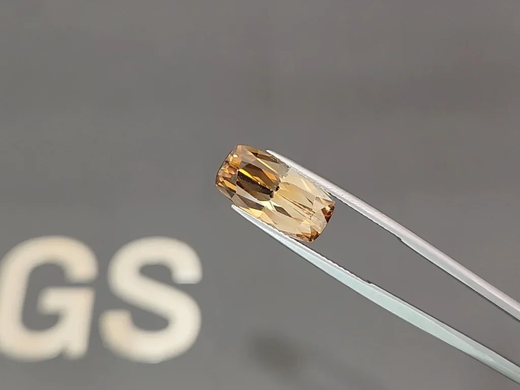 Brown zircon cushion cut 10.95 carats, Tanzania Image №3