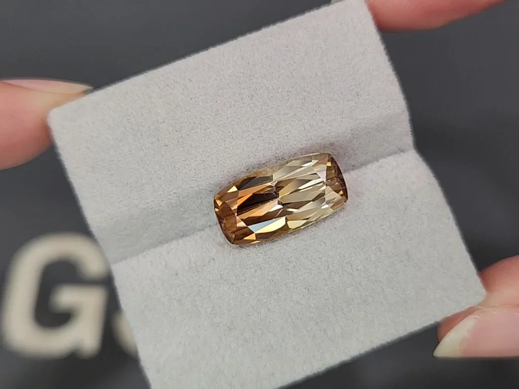 Brown zircon cushion cut 10.95 carats, Tanzania Image №4