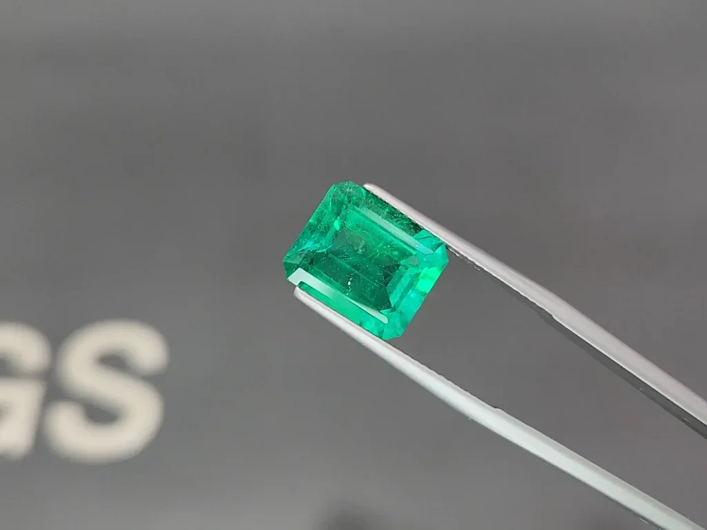 Emerald Vivid Green octagon cut 5.80 carats, Colombia Image №3