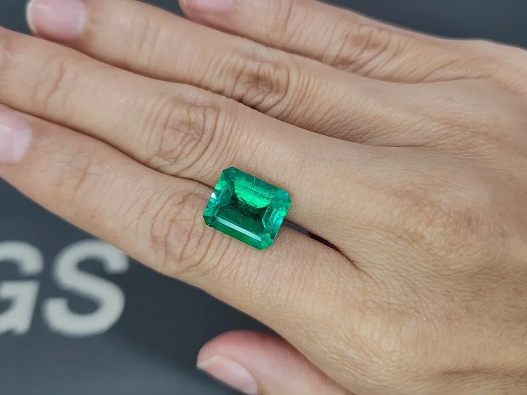 Emerald Vivid Green octagon cut 5.80 carats, Colombia Image №2
