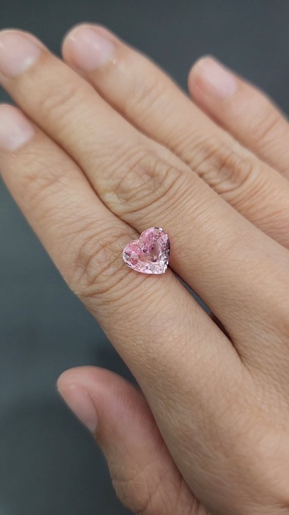 Saphir Padparadscha taille cœur non traité, 2,51 ct, Sri Lanka Image №3
