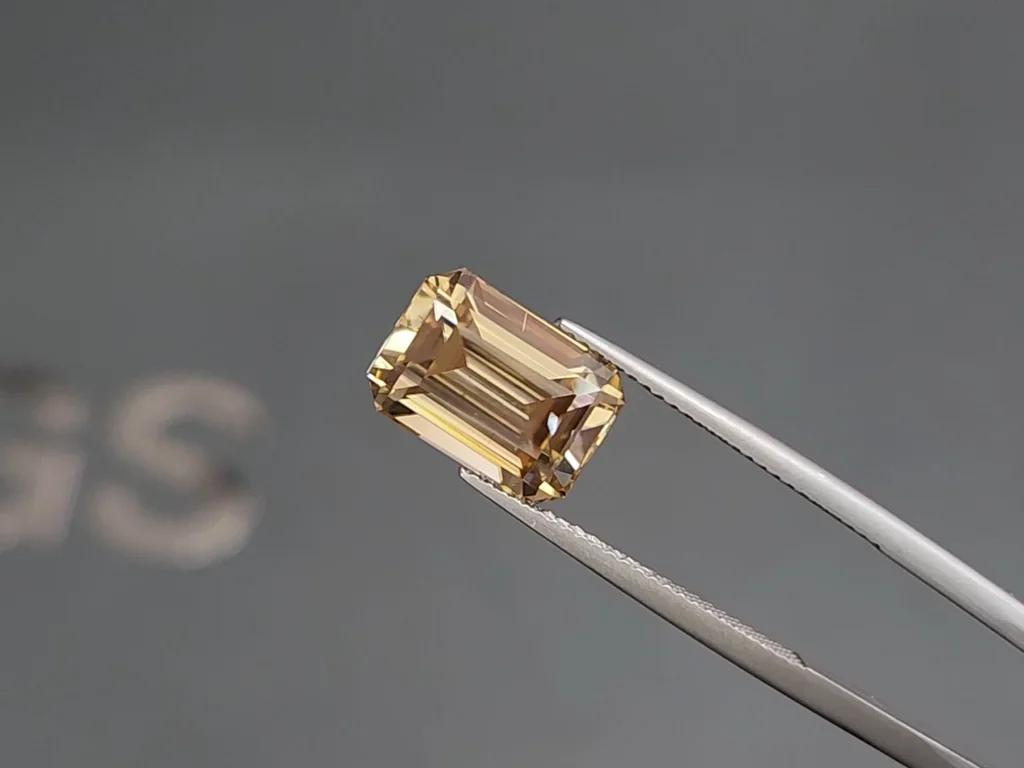 Circón amarillo de talla octogonal de 9,08 quilates, África Image №3