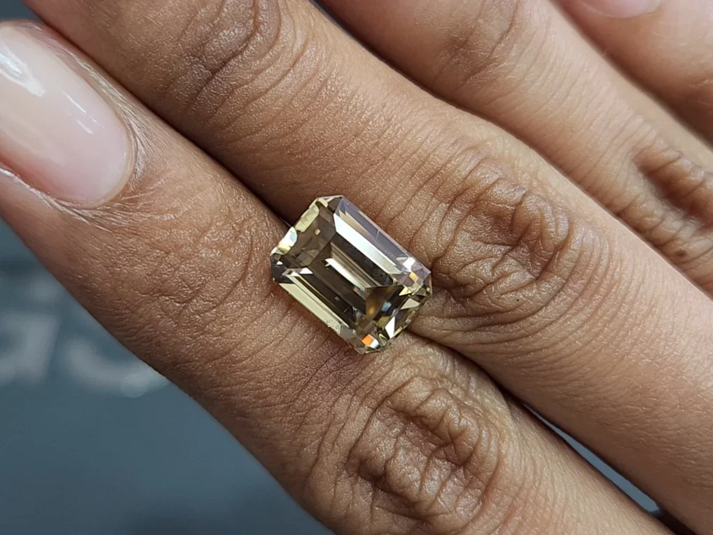Circón amarillo de talla octogonal de 9,08 quilates, África Image №2