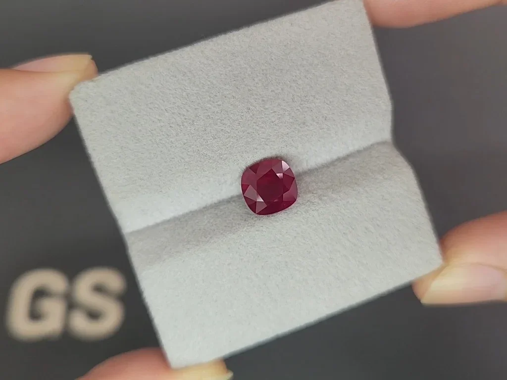 Pigoen Blood schwerer ungeheizter rutilrubin im kissenschliff 2,11 karats Burma (Mogok) Image №4