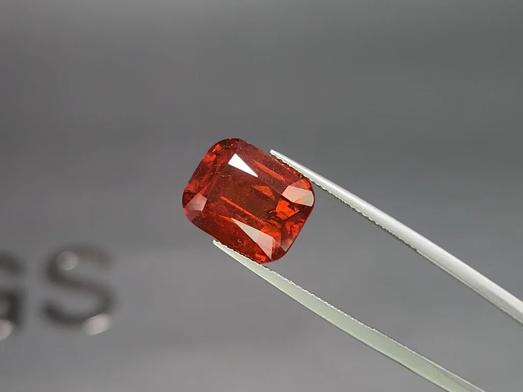 Garnet spessartine cushion cut 14.97 carats,  Africa Image №3