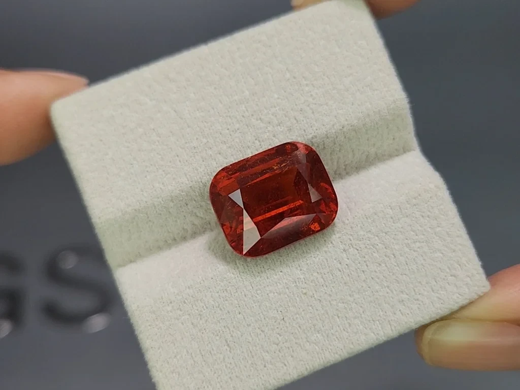 Garnet spessartine cushion cut 14.97 carats,  Africa Image №4