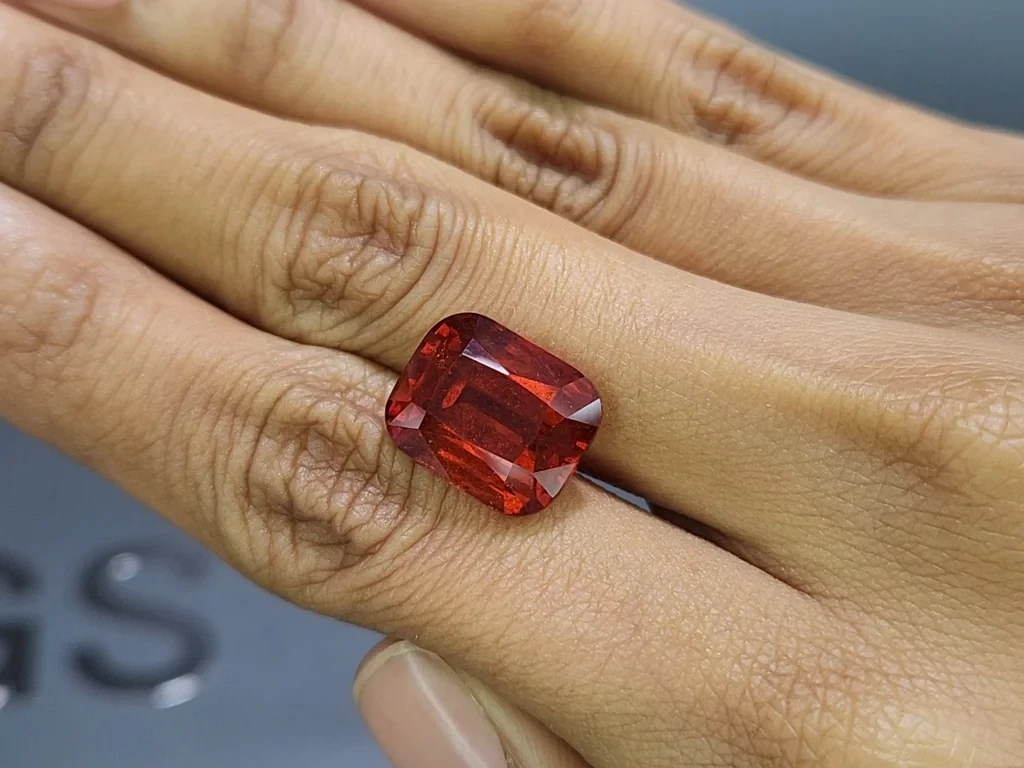 Garnet spessartine cushion cut 14.97 carats,  Africa Image №2