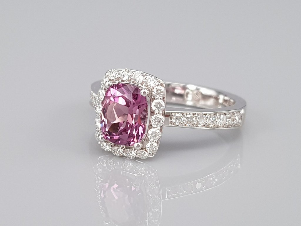 Ring with pink sapphire 1.41 ct and diamonds in 18K white gold Image №3