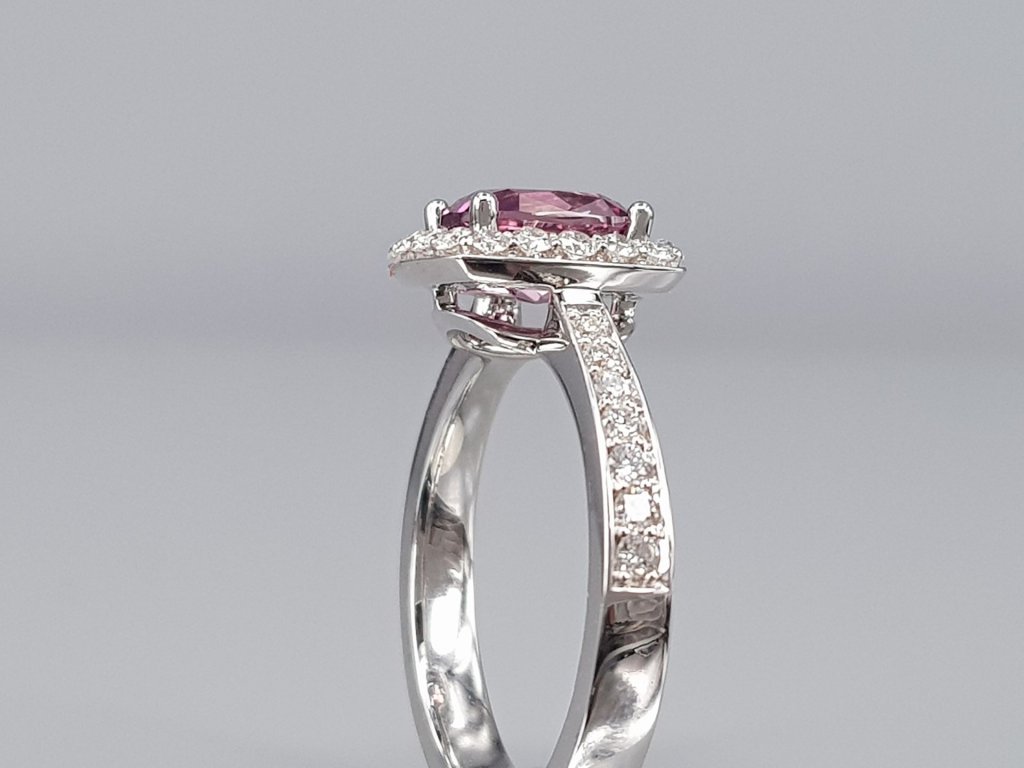 Ring with pink sapphire 1.41 ct and diamonds in 18K white gold Image №4