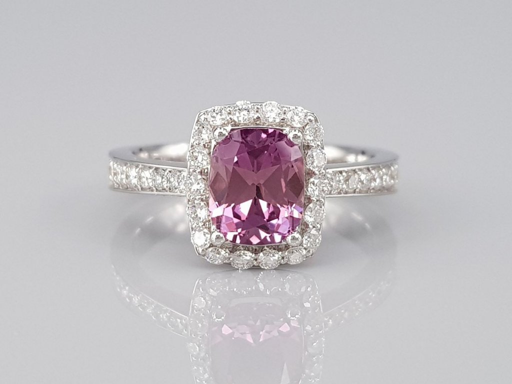 Ring with pink sapphire 1.41 ct and diamonds in 18K white gold Image №1