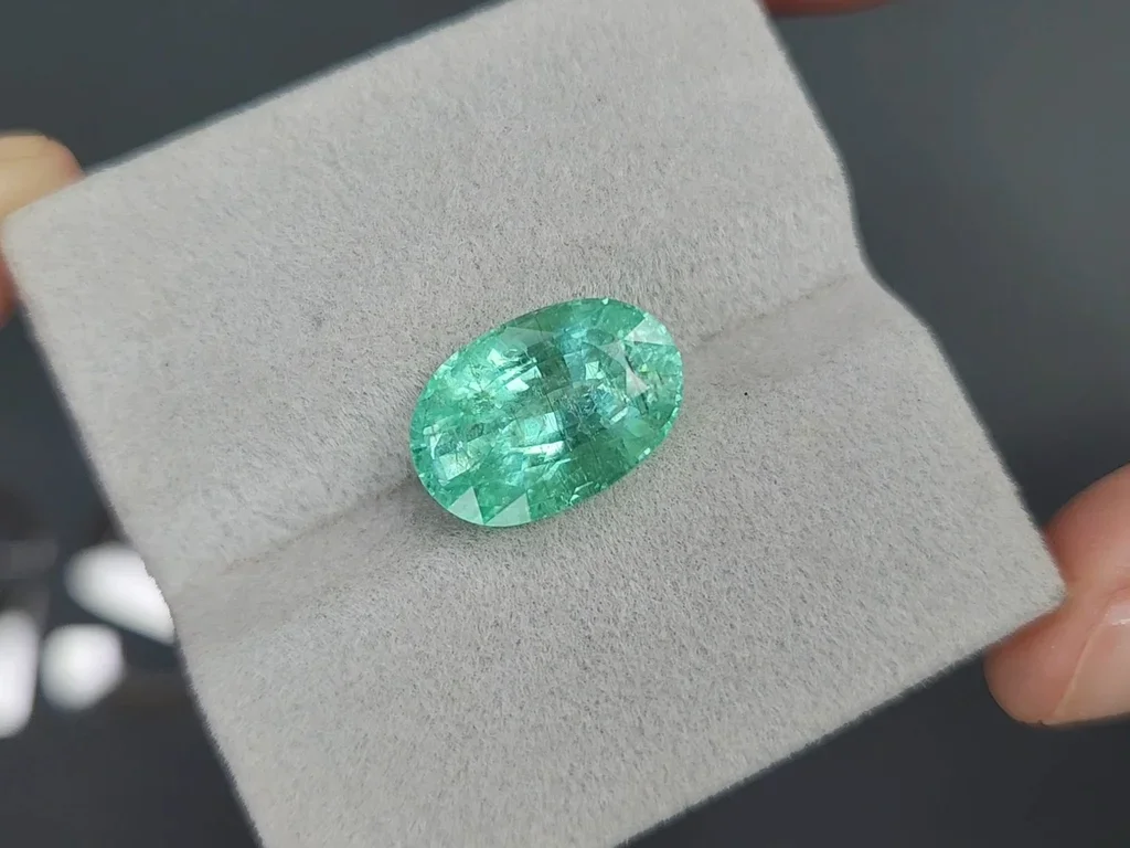 Tourmaline Paraiba bleu verdâtre fluo taille ovale 6,88 carats, Mozambique Image №4