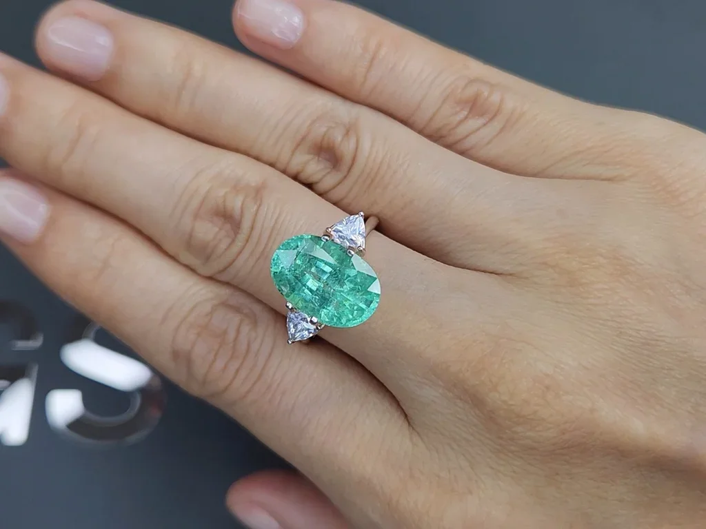 Tourmaline Paraiba bleu verdâtre fluo taille ovale 6,88 carats, Mozambique Image №5