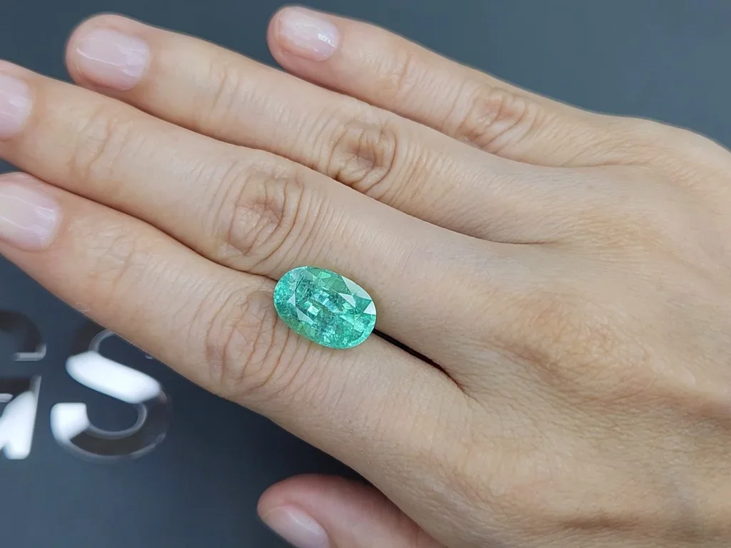 Tourmaline Paraiba bleu verdâtre fluo taille ovale 6,88 carats, Mozambique Image №2