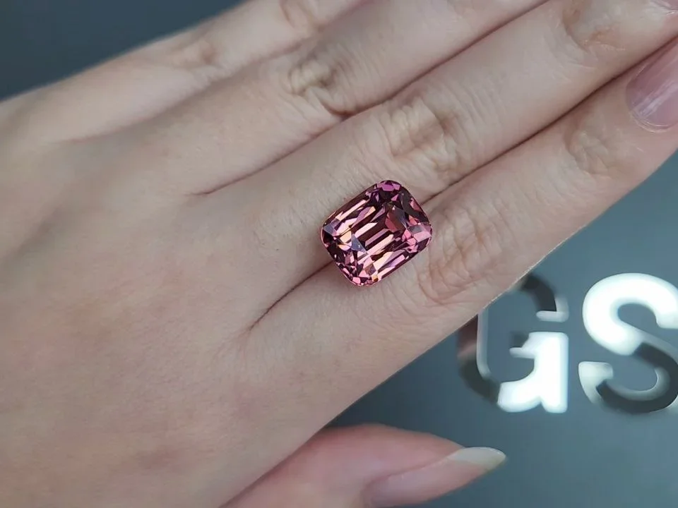 Rot-orangefarbener Turmalin im Kissenschliff, 9,63 Karat, Afrika Image №2