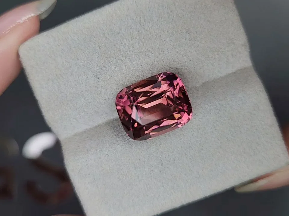 Rot-orangefarbener Turmalin im Kissenschliff, 9,63 Karat, Afrika Image №4