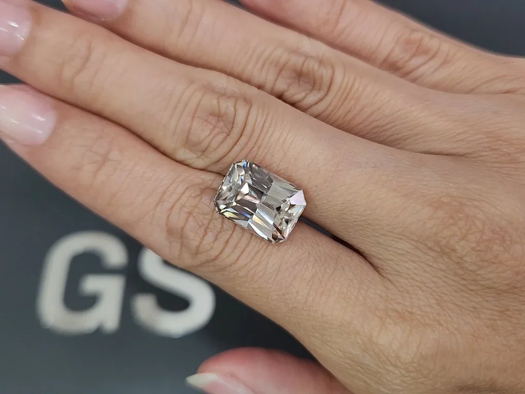 Grand zircon brun taille radiant 12,20 carats, Tanzanie Image №2