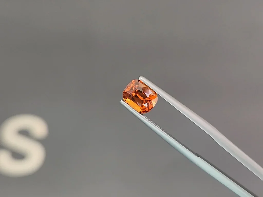 Spessartine orange vif taille coussin 1,73 carat, Afrique Image №3