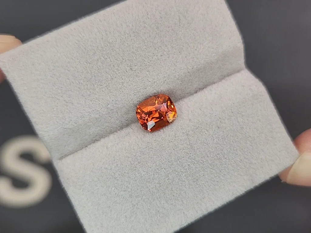 Spessartine orange vif taille coussin 1,73 carat, Afrique Image №4