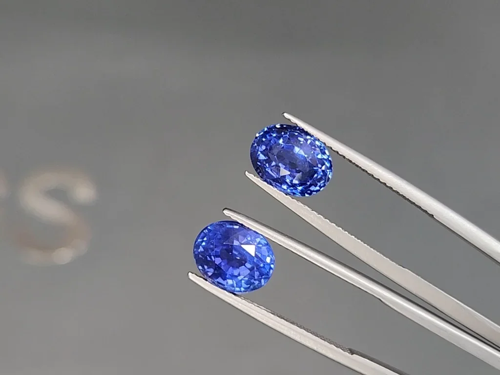 Par de zafiros azul aciano de talla ovalada sin calentar, 8,63 carats, Sri Lanka Image №3