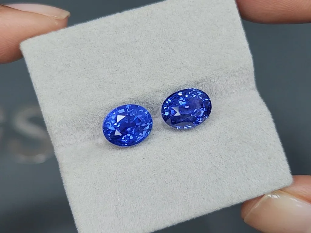 Par de zafiros azul aciano de talla ovalada sin calentar, 8,63 carats, Sri Lanka Image №4