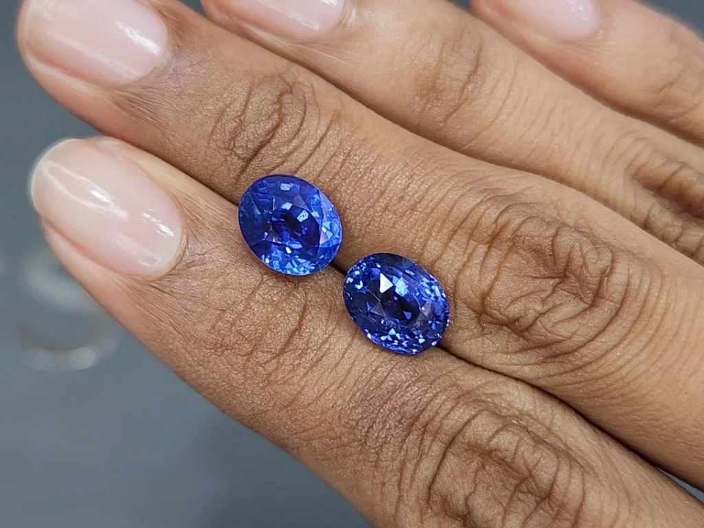 Par de zafiros azul aciano de talla ovalada sin calentar, 8,63 carats, Sri Lanka Image №2