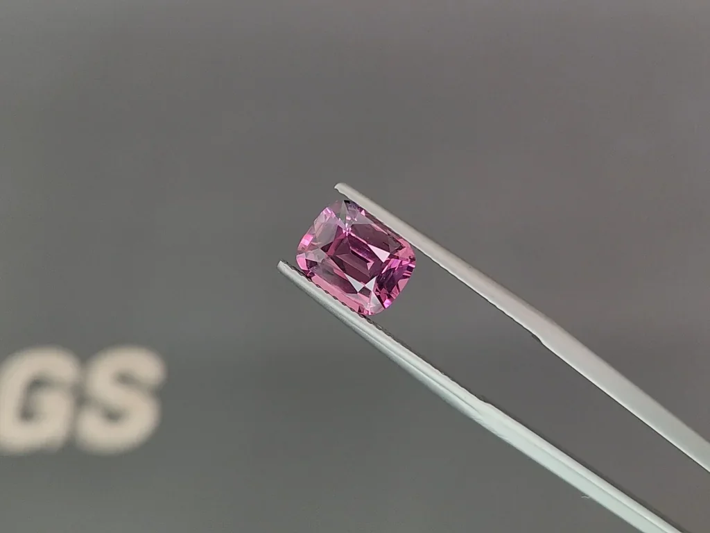 Granate púrpura de talla cojín de 2,96 quilates, África Image №3