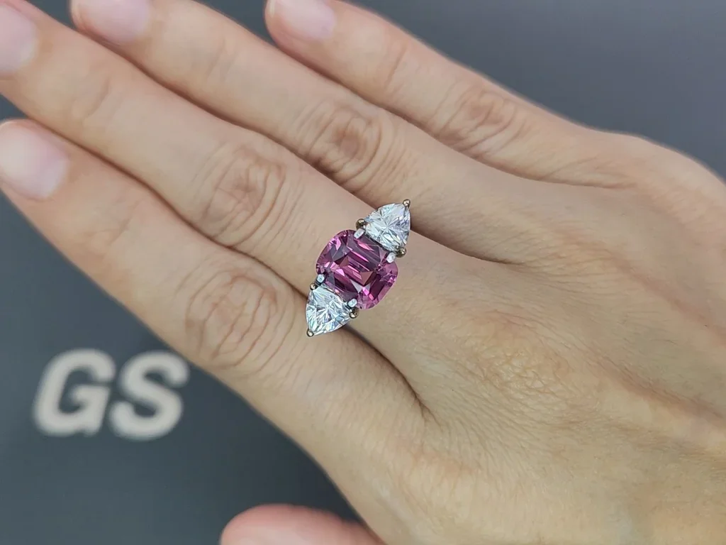 Granate púrpura de talla cojín de 2,96 quilates, África Image №5