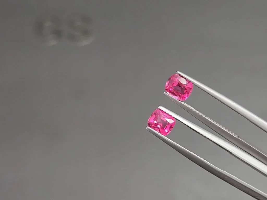 Pair of spinels Mahenge Hot Pink cushion cut 2.16 carats, Tanzania Image №3