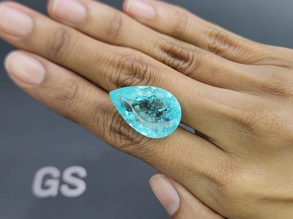 Une grande tourmaline Paraiba taillée en néon 23,08 carats, Mozambique Image №2