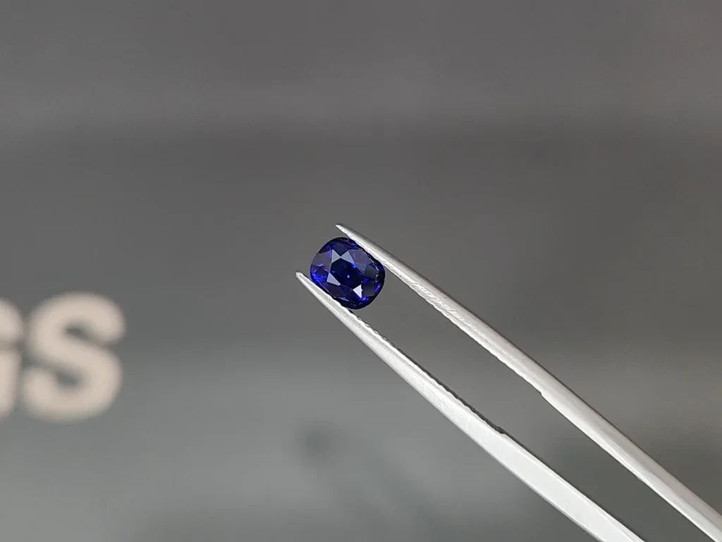 Sapphire Royal Blue cushion cut 1.20 carats, Sri Lanka  Image №3