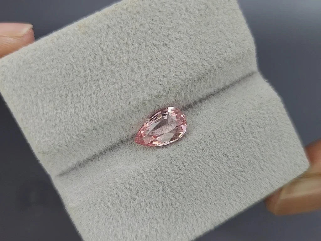 Unbehandelter Padparadscha saphir im birnenschliff 1,61 karat, Sri Lanka  Image №5