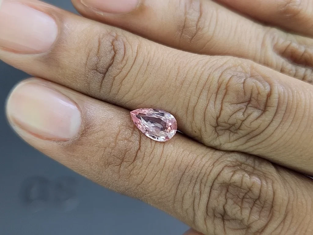 Unbehandelter Padparadscha saphir im birnenschliff 1,61 karat, Sri Lanka  Image №2