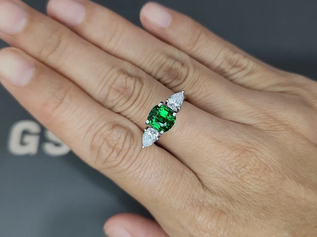 Garnet tsavorite Vivid Green cushion cut 2.02 carats, Africa Image №5