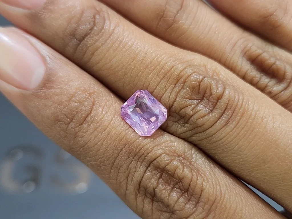 Lila rosa Mahenge spinell im radiant schliff 3,07 karat, Tansania Image №2