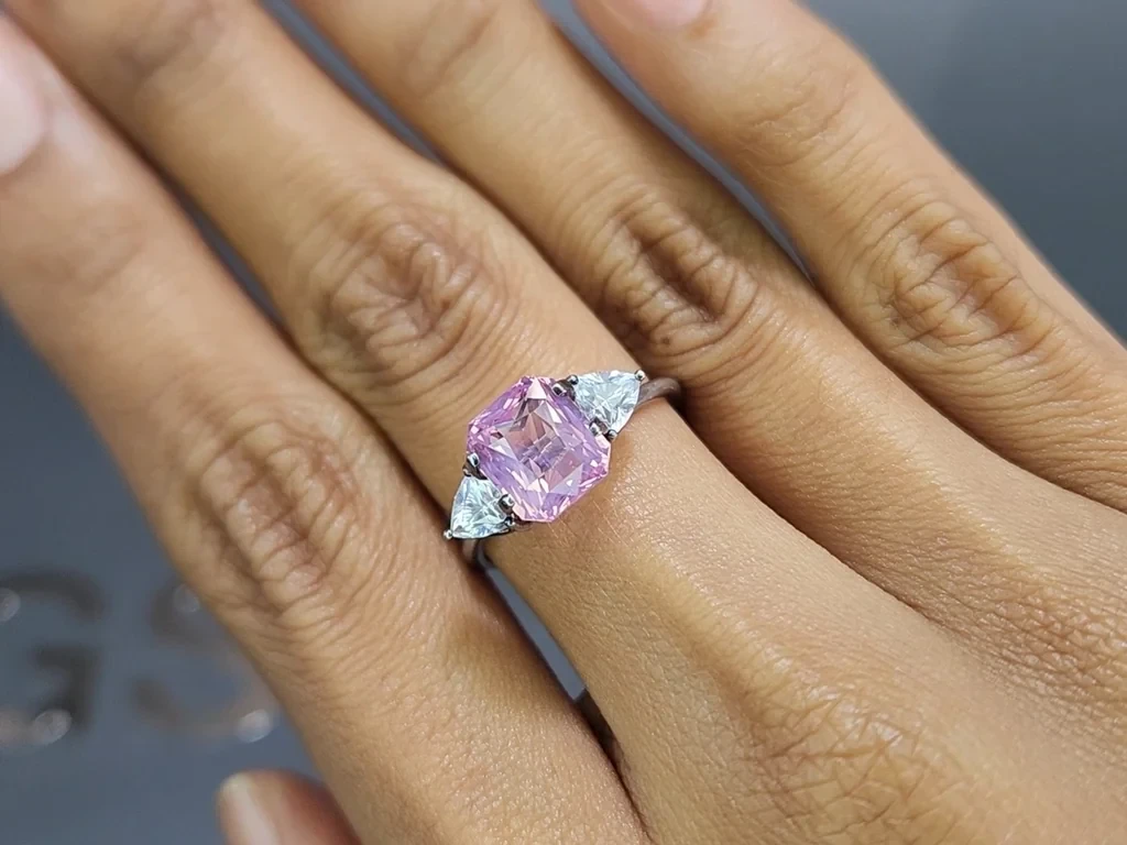 Lila rosa Mahenge spinell im radiant schliff 3,07 karat, Tansania Image №5