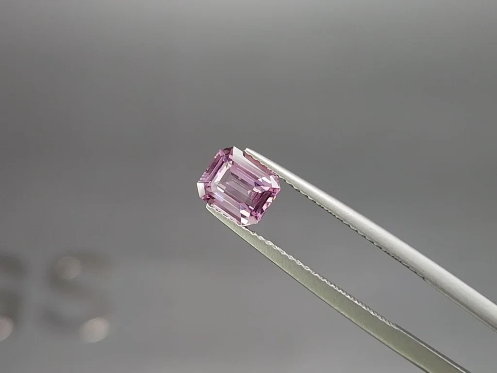 Unheated pink sapphire in octagon 1.51 carats, Sri Lanka Image №3