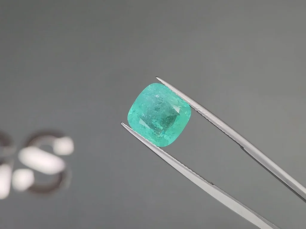 Tourmaline Paraiba taille coussin bleu verdâtre fluo 4,70 carats, Mozambique Image №3