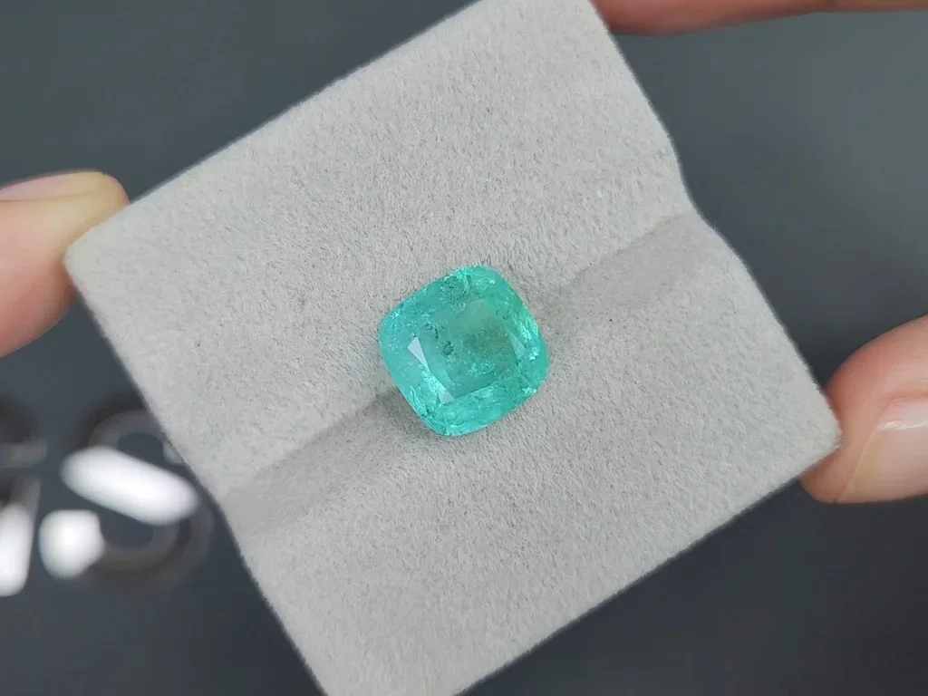 Tourmaline Paraiba taille coussin bleu verdâtre fluo 4,70 carats, Mozambique Image №4