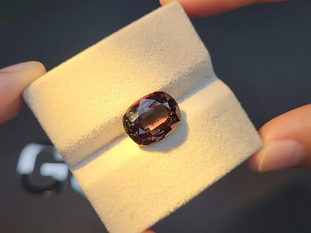 Großer alexandrit im kissenschliff mit farbwechsel 8,07 carats, Sri Lanka Image №7