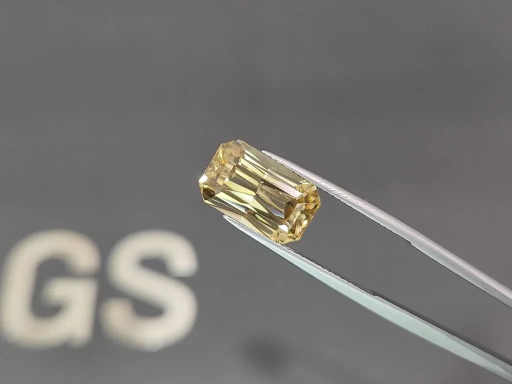 Circón amarillo talla radiante de 10,91 quilates, Tanzania Image №3