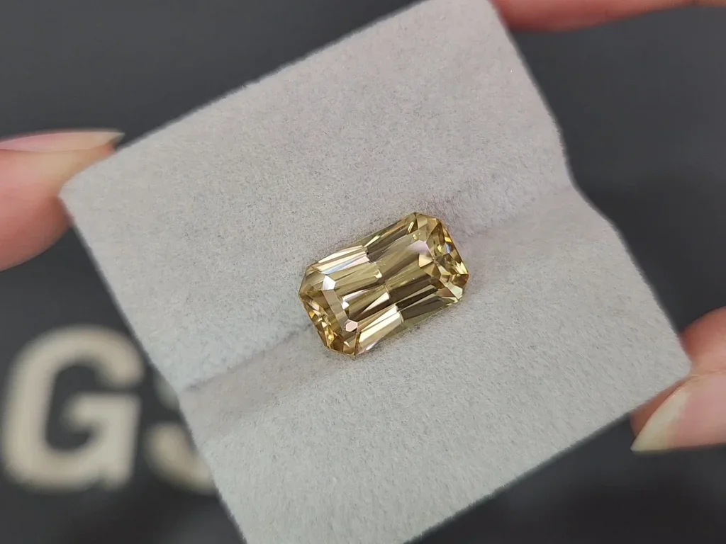 Circón amarillo talla radiante de 10,91 quilates, Tanzania Image №4