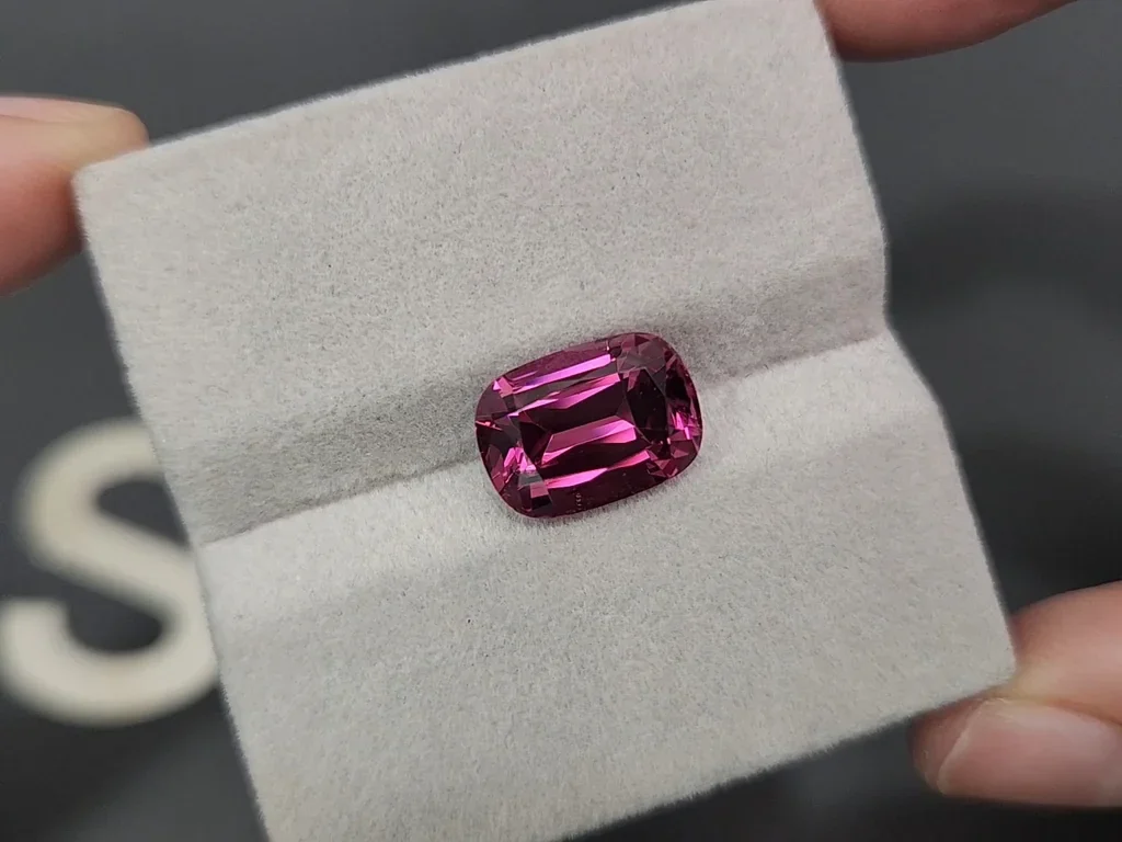 Rhodolite garnet in cushion cut 6.07 carats, Tanzania Image №4
