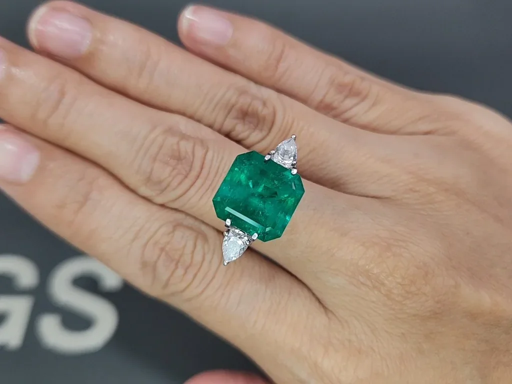 Leuchtend grüner achteckiger smaragd 8,55 carats, Kolumbien Image №5
