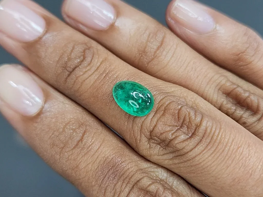 Esmeralda talla cabujón 1,90 quilates, Rusia Image №2