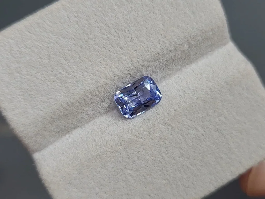 Zafiro azul suave de talla cojín de 1,55 quilates, Madagascar Image №4