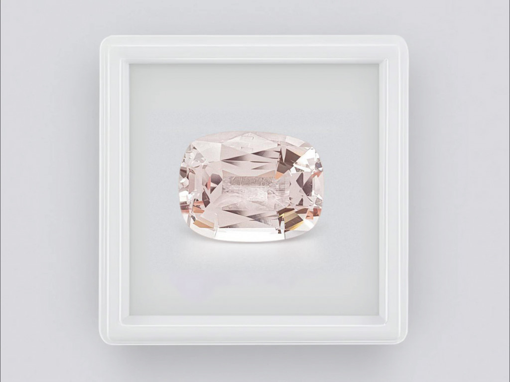 4.46 carat cushion-cut morganite, Africa  Image №2