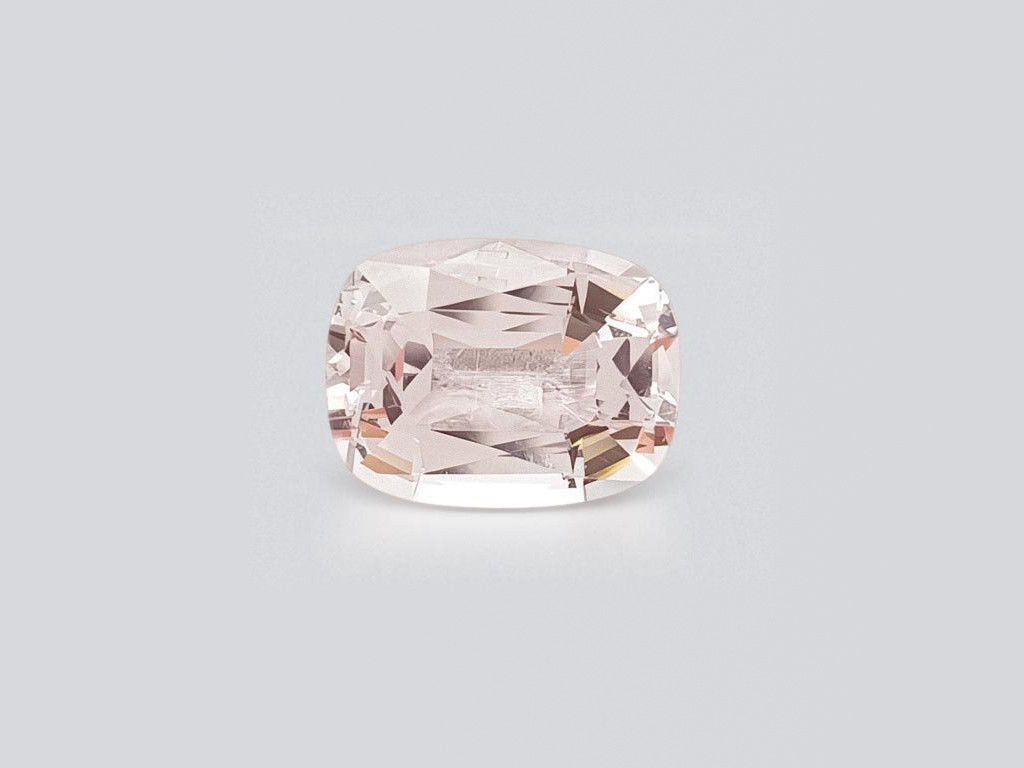 4.46 carat cushion-cut morganite, Africa  Image №1