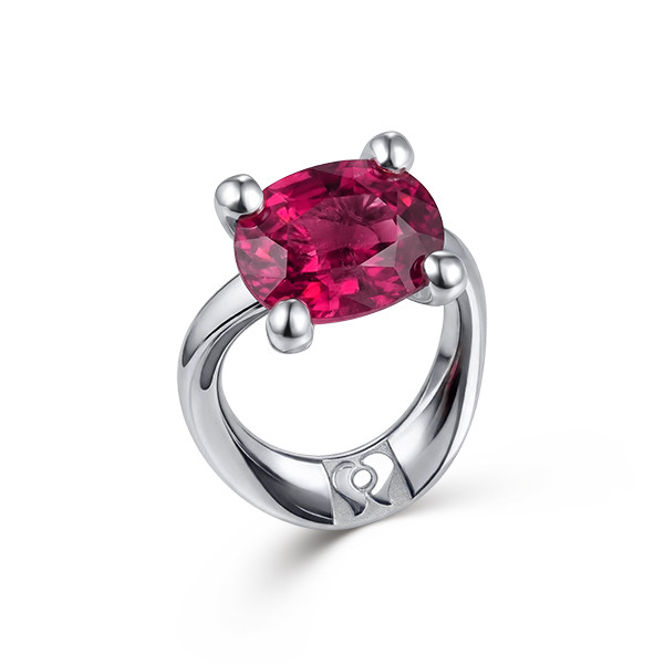 Ring mit einem 5,49-Karat-Rubellit-Turmalin aus 18-karätigem Weißgold Image №1